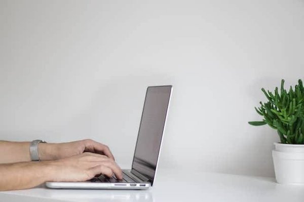 Comment débuter en informatique quand on est senior ?