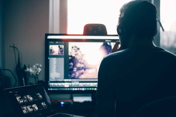 Comment utiliser les logiciels de retouche photo de manière intuitive ?