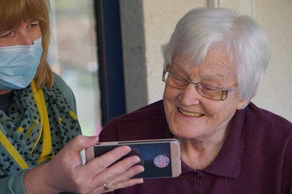 Quels critères pour sélectionner un smartphone senior-friendly ?